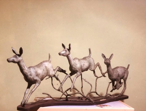 දුවන මුවන් රංචුව (Herd of running deer)